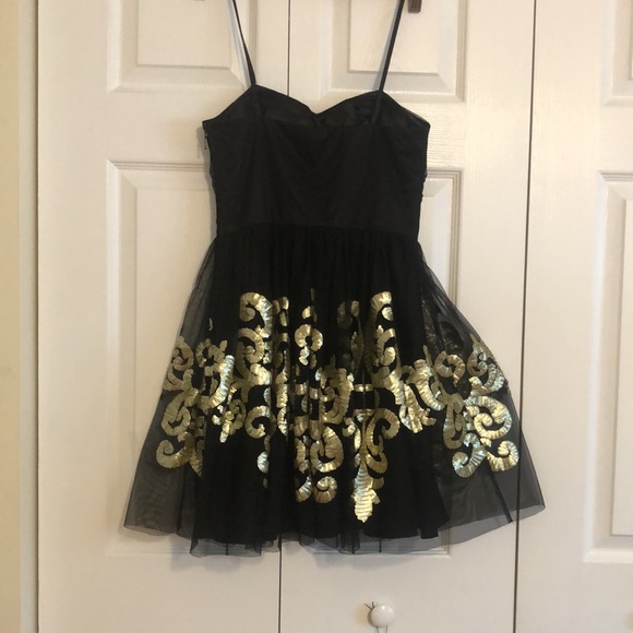 Hailey Logan Tulle Mini Dress Black w/Gold pattern, sweetheart neckline sz 2 - Picture 7 of 16